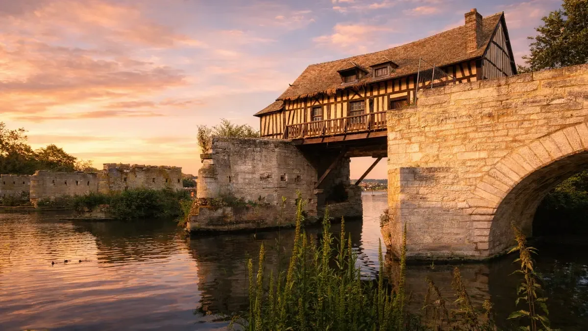 Vieux Moulin de Vernon au coucher du soleil