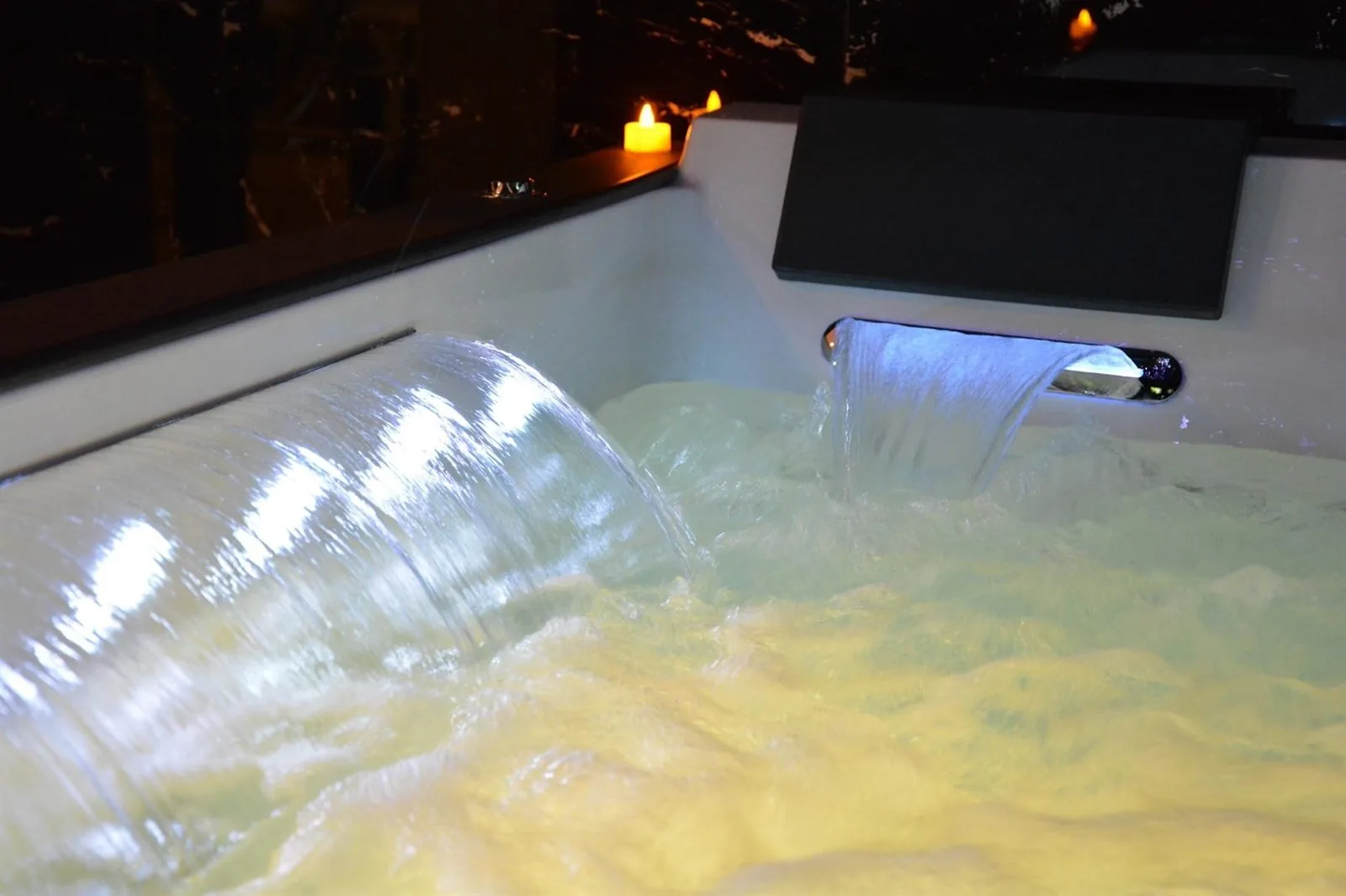 Cascades et eau en mouvement dans le jacuzzi de La Duchesse 1976
