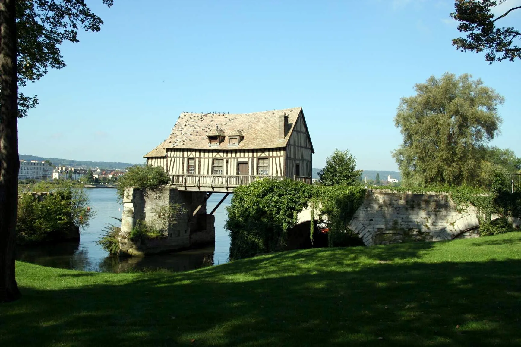 Le Vieux-Moulin de Vernon au bord de la Seine